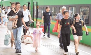 暑运过半，全国铁路发送旅客4.41亿人次