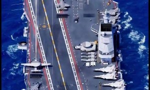 中国004型核航母初露真容，42米宽300米长，排水量或超11万吨？
