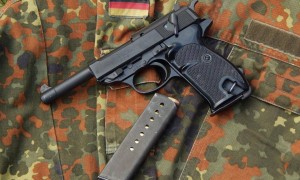 它是二战德军标配武器 变形金刚中威震天原型 为取代鲁格P08而生