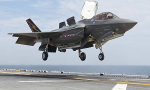 英国航母亚太秀肌肉反露怯，F-35B面临“无弹可投”窘境
