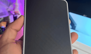 原创 
            苹果首款折叠屏iPhone Fold机模出炉：横置摄像头，iPad mini的亲兄弟