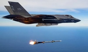 F-35全球机队突破千架，3070名飞行员驾驭闪电，亚太部署暗藏玄机