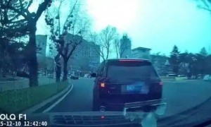 被路虎别停男子称个人信息泄露，到底谁在干扰办案？