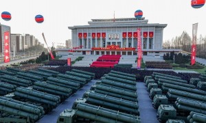 金正恩出席火箭炮赠送仪式，强调确保朝鲜安全环境